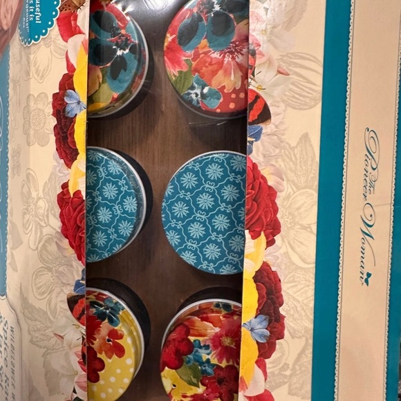 Pioneer Woman Spice Rack - Picture 3 of 5